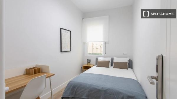 Se alquila habitación en piso compartido en Madrid