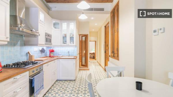 Cozy, spacious and bright in Carrer Verdi