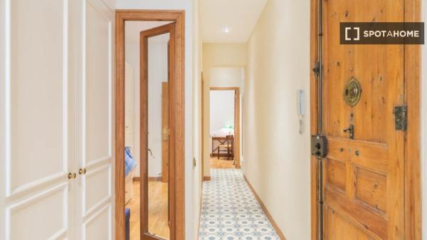 Cozy, spacious and bright in Carrer Verdi