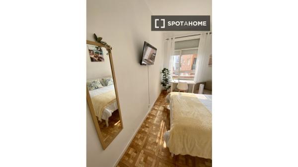 Habitación en piso compartido en madrid.