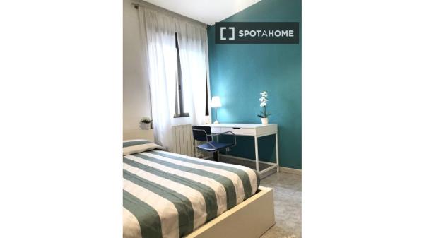 Se alquila habitación en apartamento de 7 dormitorios en Salamanca, Madrid