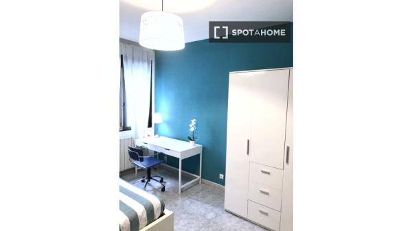 Se alquila habitación en apartamento de 7 dormitorios en Salamanca, Madrid