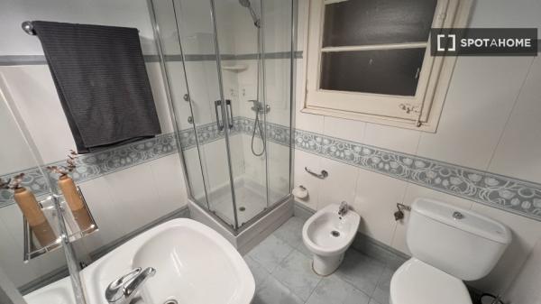 Quarto para alugar em apartamento de 4 quartos em Barcelona