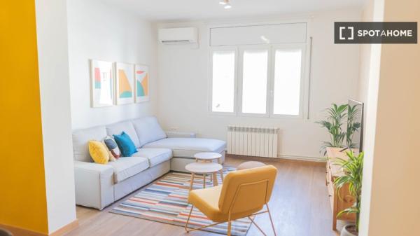 Zimmer zu vermieten in 5-Zimmer-Wohnung in Barcelona