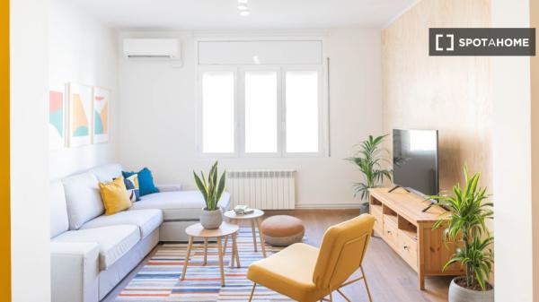 Zimmer zu vermieten in 5-Zimmer-Wohnung in Barcelona