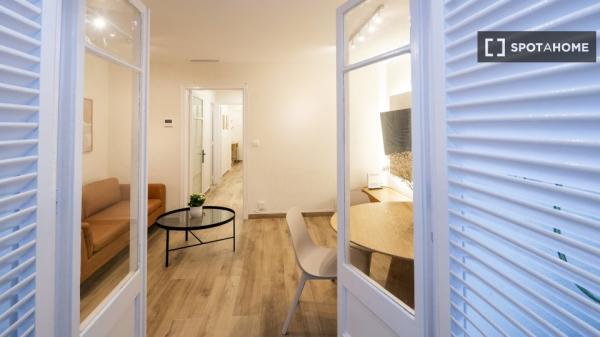 Piso entero de 4 habitaciones en barcelona.