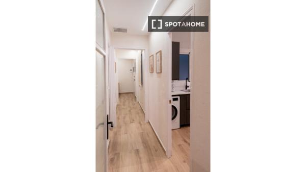 Piso entero de 4 habitaciones en barcelona.