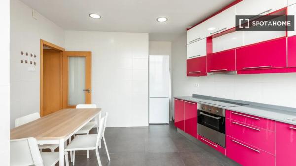 Chambre à louer dans un appartement de 7 chambres à L'Eixample, Valence