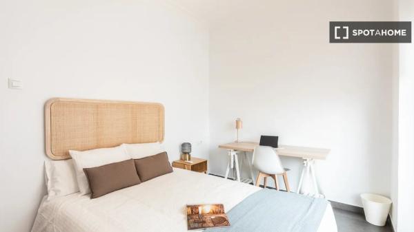 Se alquila habitación en apartamento de 7 dormitorios en L'Eixample, Valencia