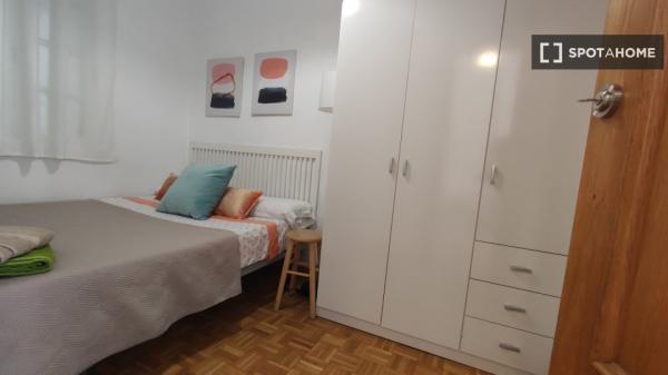 Room in shared apartment in Barcelona