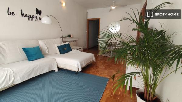 Habitación en piso compartido en barcelona.