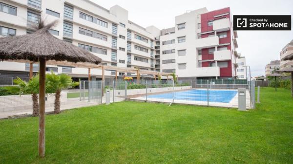 Acogedora habitación en apartamento de 3 dormitorios en Sebastián de los Reyes.