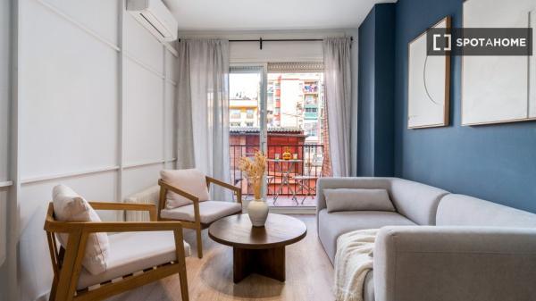 Se alquila habitación en piso de 4 dormitorios en Barcelona