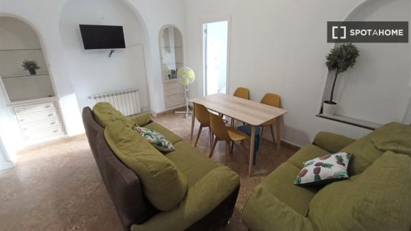 Room in shared apartment in Granada