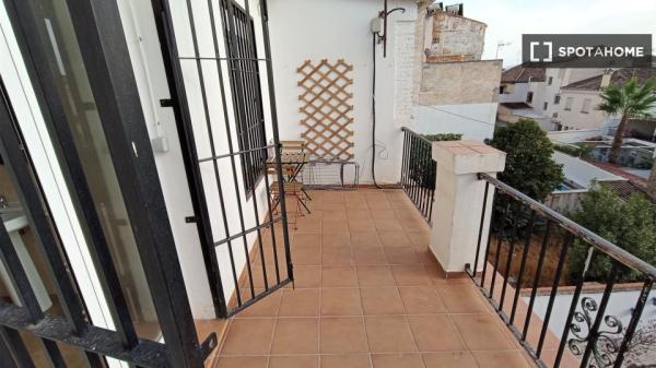 Room in shared apartment in Granada