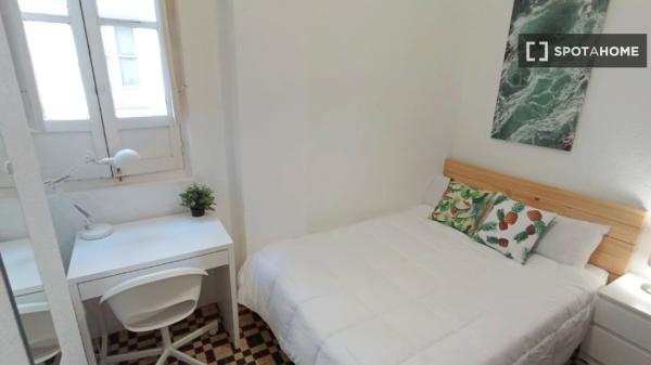 Room in shared apartment in Granada