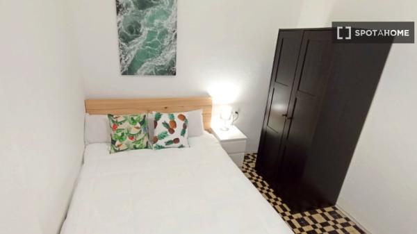 Room in shared apartment in Granada