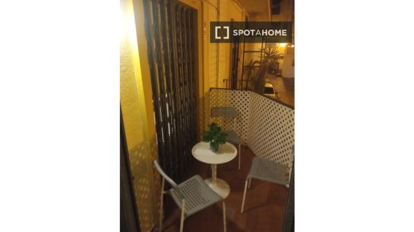 Room in shared apartment in Sevilla