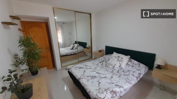 Whole 1 bedrooms apartment in Madrid