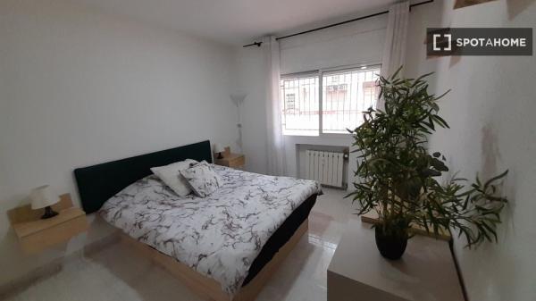 Whole 1 bedrooms apartment in Madrid