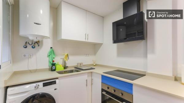 Se alquila habitación en piso de 3 dormitorios en valencia.