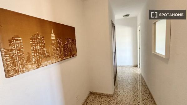 Habitación en piso compartido en valencia.