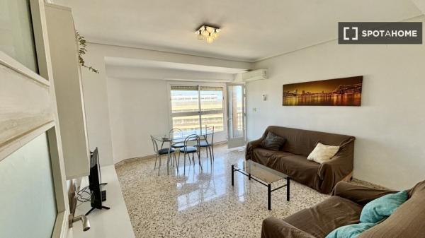 Habitación en piso compartido en valencia.