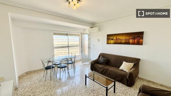 Habitación en piso compartido en valencia.