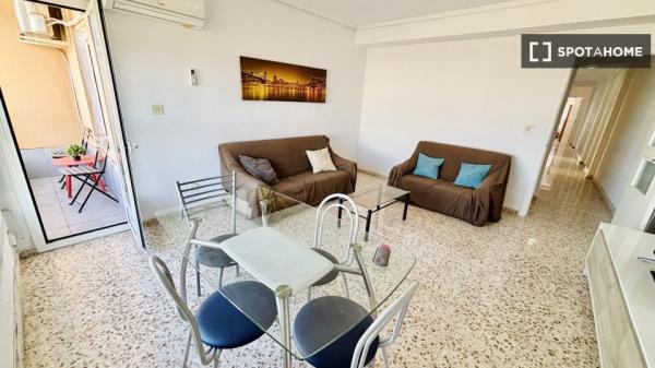 Room in shared apartment in Valencia