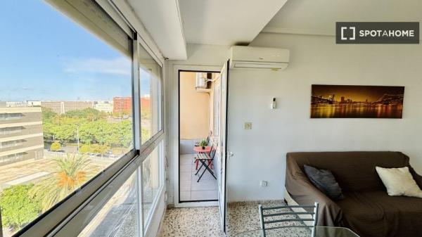 Habitación en piso compartido en valencia.