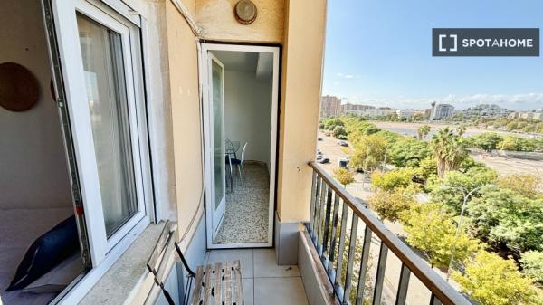 Habitación en piso compartido en valencia.