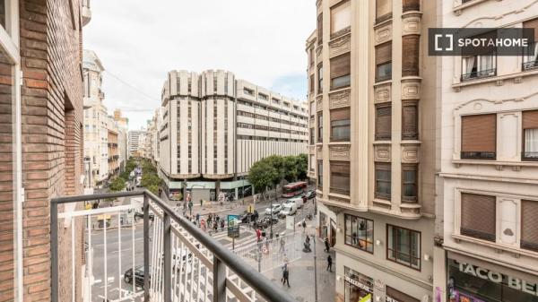 Se alquila habitación en piso compartido en Valencia