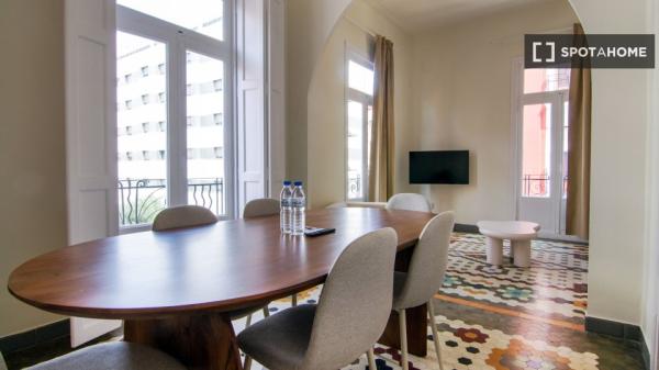 Apartamento de 3 dormitorios en alquiler en El Cabanyal, Valencia