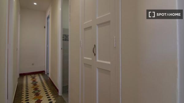 Apartamento de 3 dormitorios en alquiler en El Cabanyal, Valencia