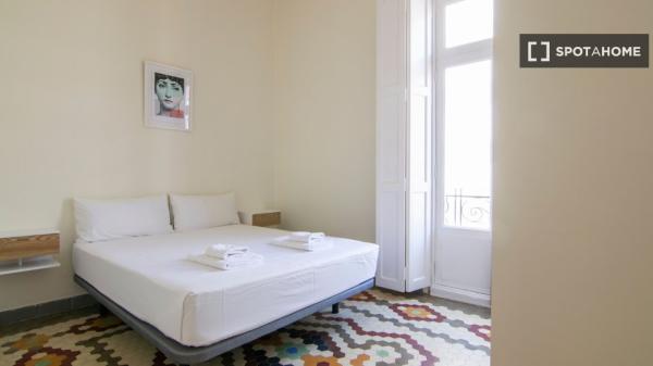 Apartamento de 3 dormitorios en alquiler en El Cabanyal, Valencia