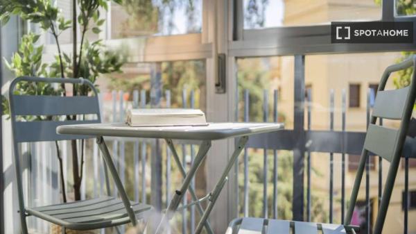 Chambre individuelle ensoleillée avec terrasse